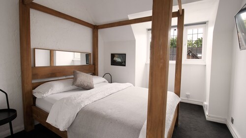 Cosy Family One Bedroom flat with private Kitchen