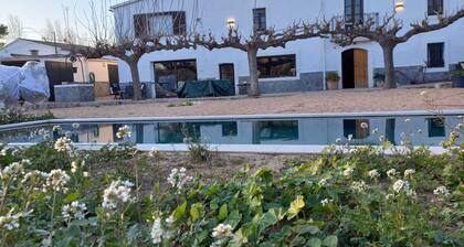 Field and Vine Shelter