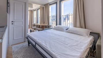 1 habitación, escritorio, tabla de planchar con plancha y wifi