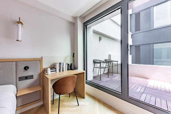 1 bedroom, desk, iron/ironing board, WiFi