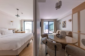 1 chambre, bureau, fer et planche à repasser, Wi-Fi