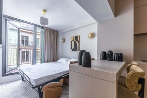 1 bedroom, desk, iron/ironing board, WiFi