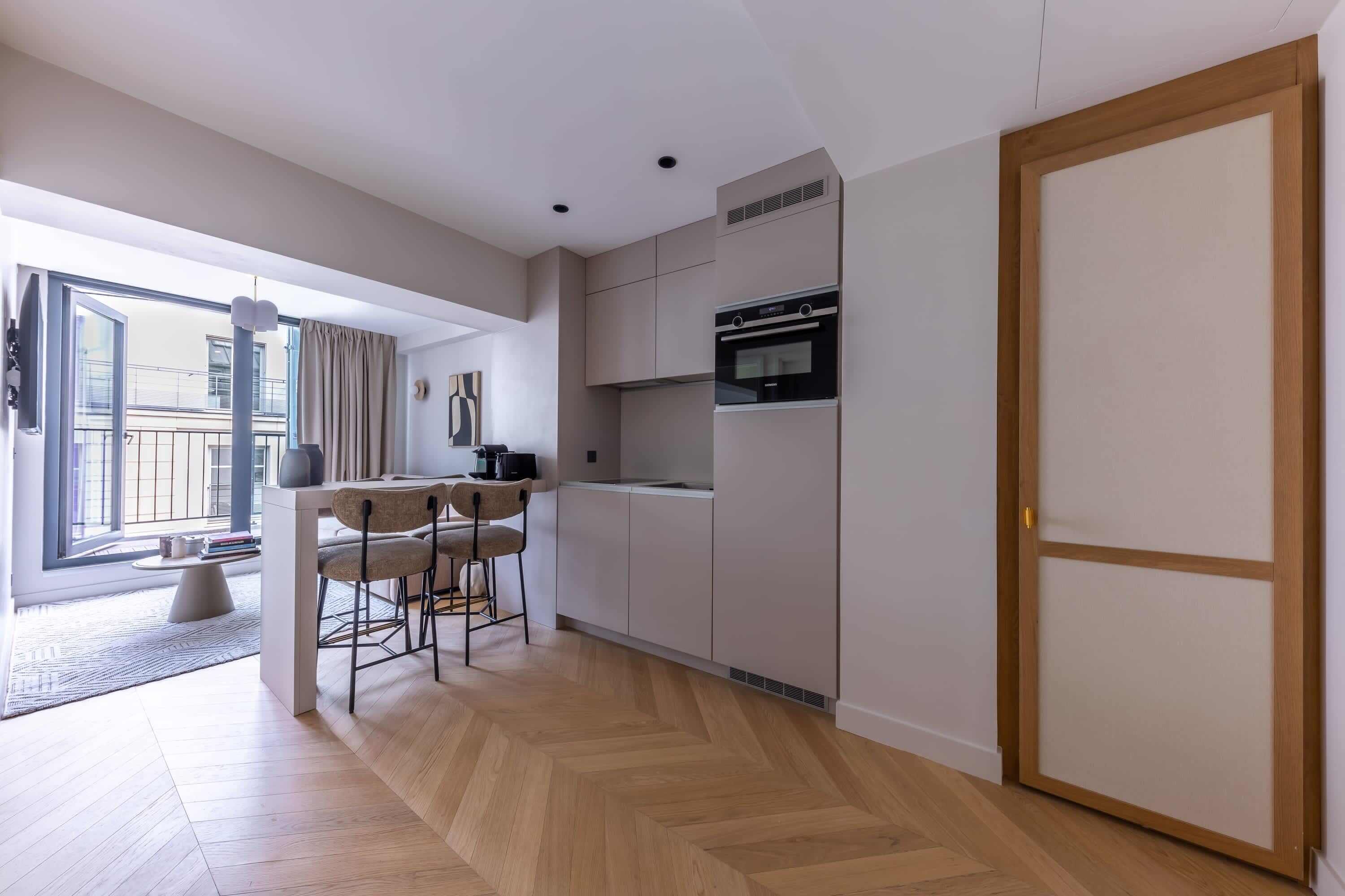 Refrigerador, microondas, horno, placa de cocina
