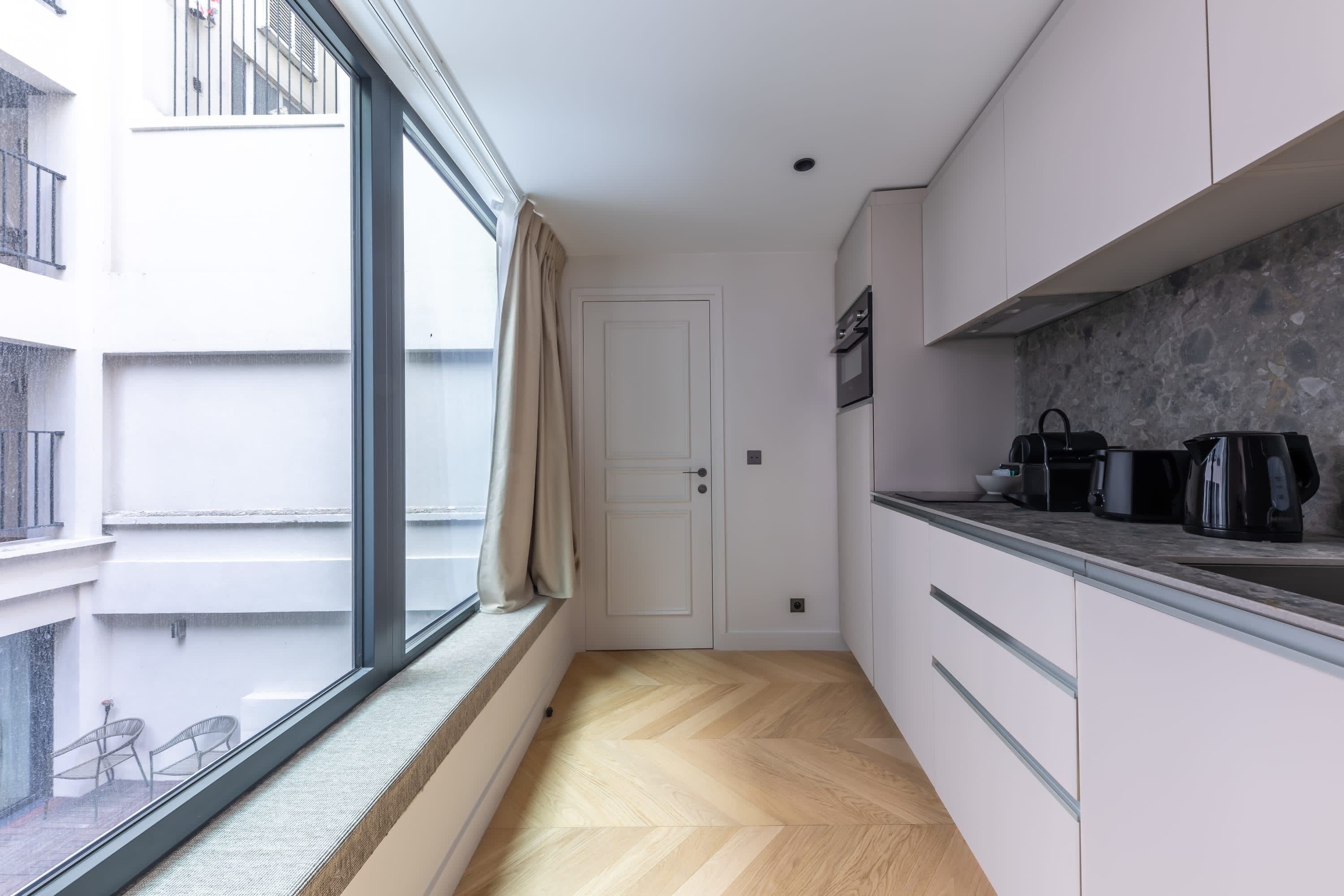 Refrigerador, microondas, horno, placa de cocina