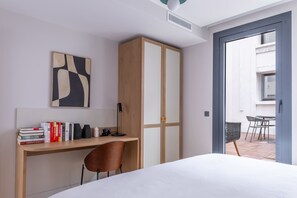 1 bedroom, desk, iron/ironing board, WiFi