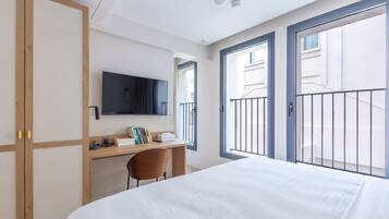 1 bedroom, desk, iron/ironing board, WiFi