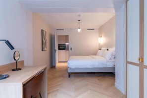 1 bedroom, desk, iron/ironing board, WiFi