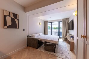 1 bedroom, desk, iron/ironing board, WiFi