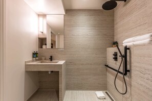 Bruser, hårtørrer, håndklæder, Shampoo