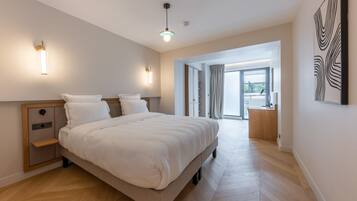 1 habitación, escritorio, tabla de planchar con plancha y wifi