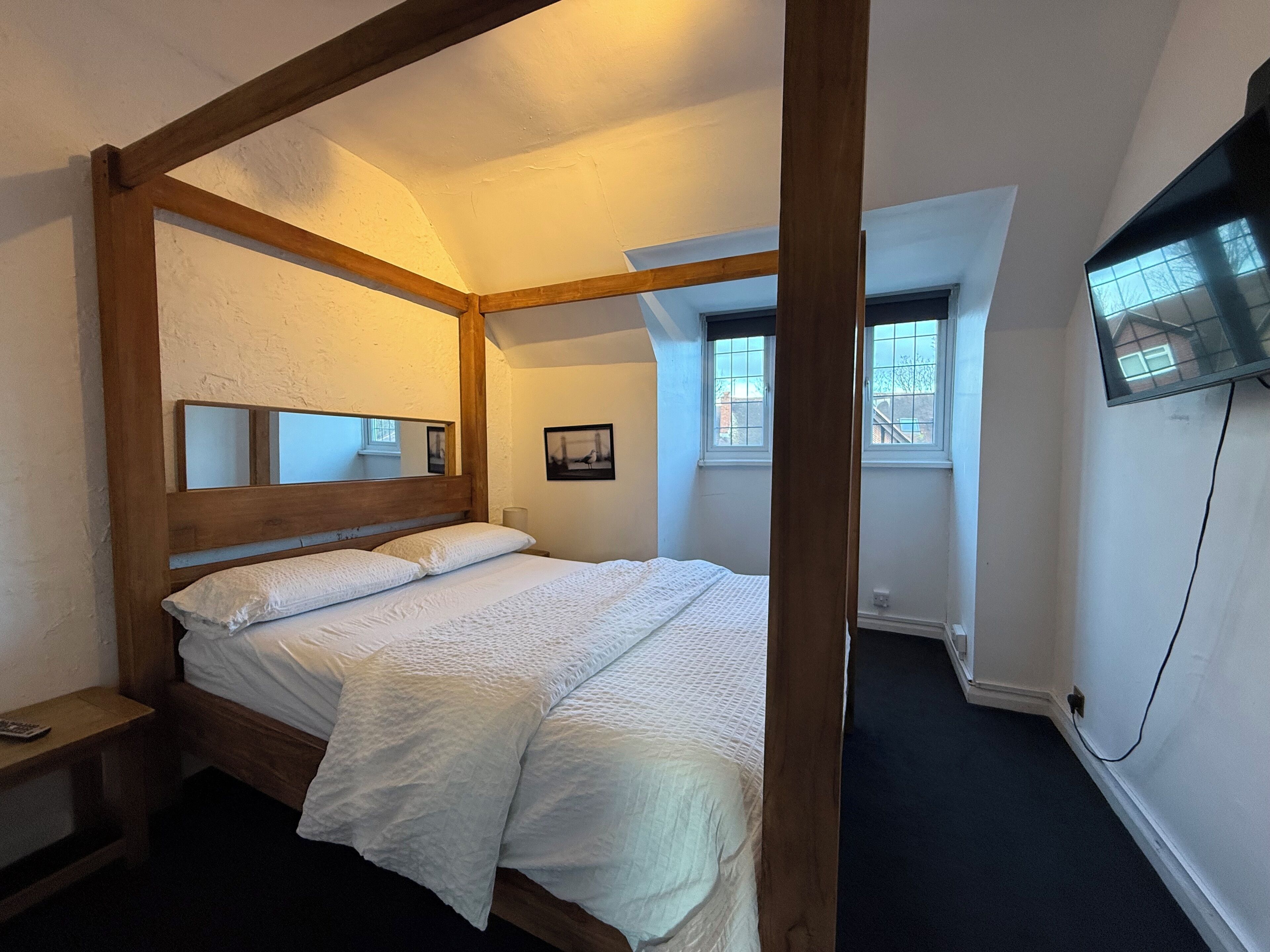 Traditional Apartment | Laptop workspace, blackout drapes, iron/ironing board, free WiFi