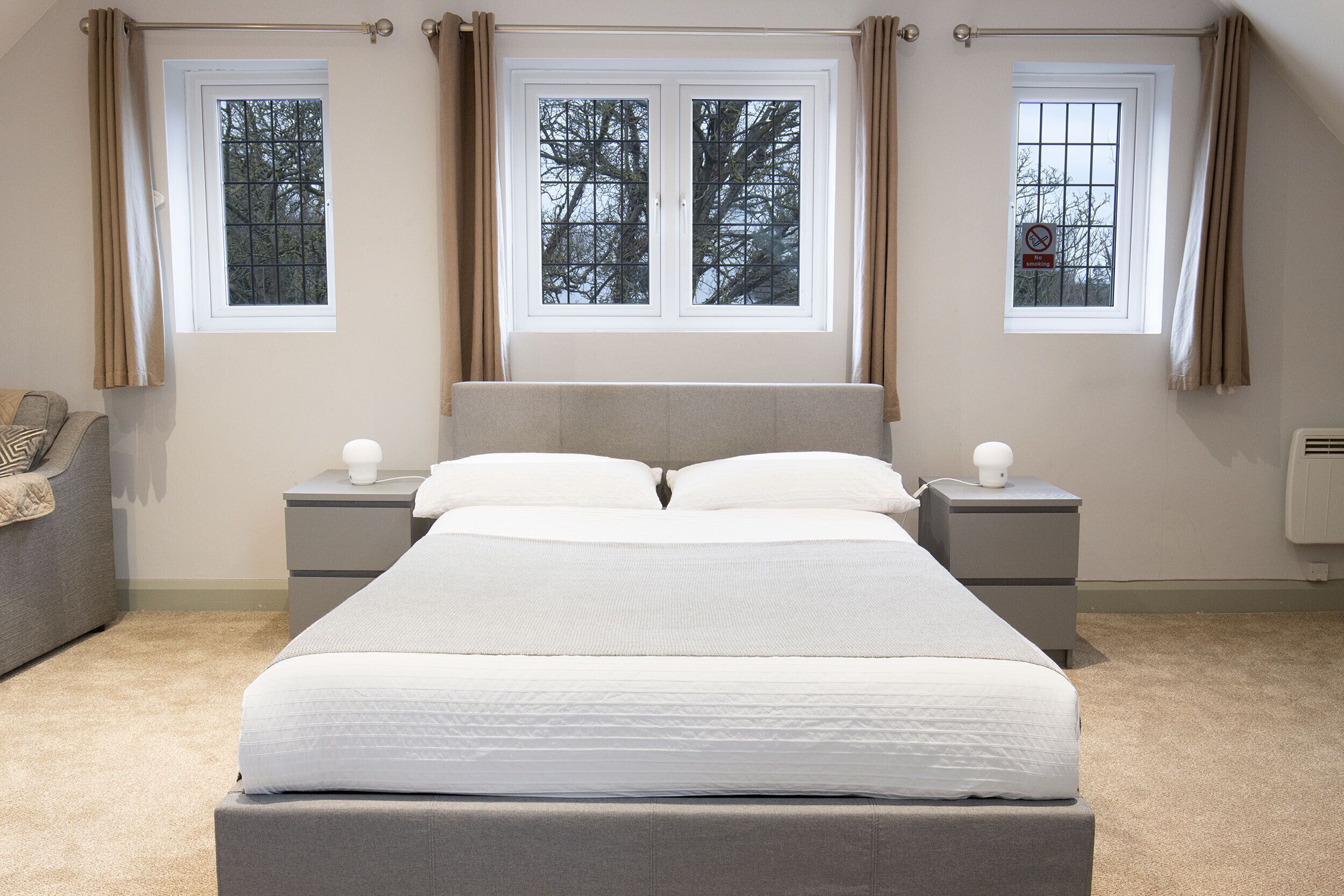 Traditional Loft | Laptop workspace, blackout drapes, iron/ironing board, free WiFi