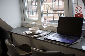 Traditional-Loft | Essbereich im Zimmer