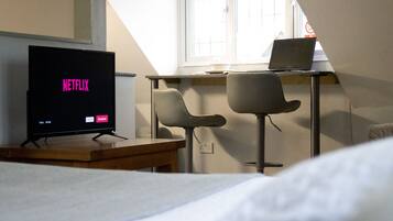 Traditional Loft | Laptop workspace, blackout curtains, iron/ironing board, free WiFi