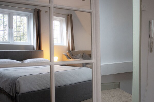 Traditional Loft - Straight Inn (Sutton)