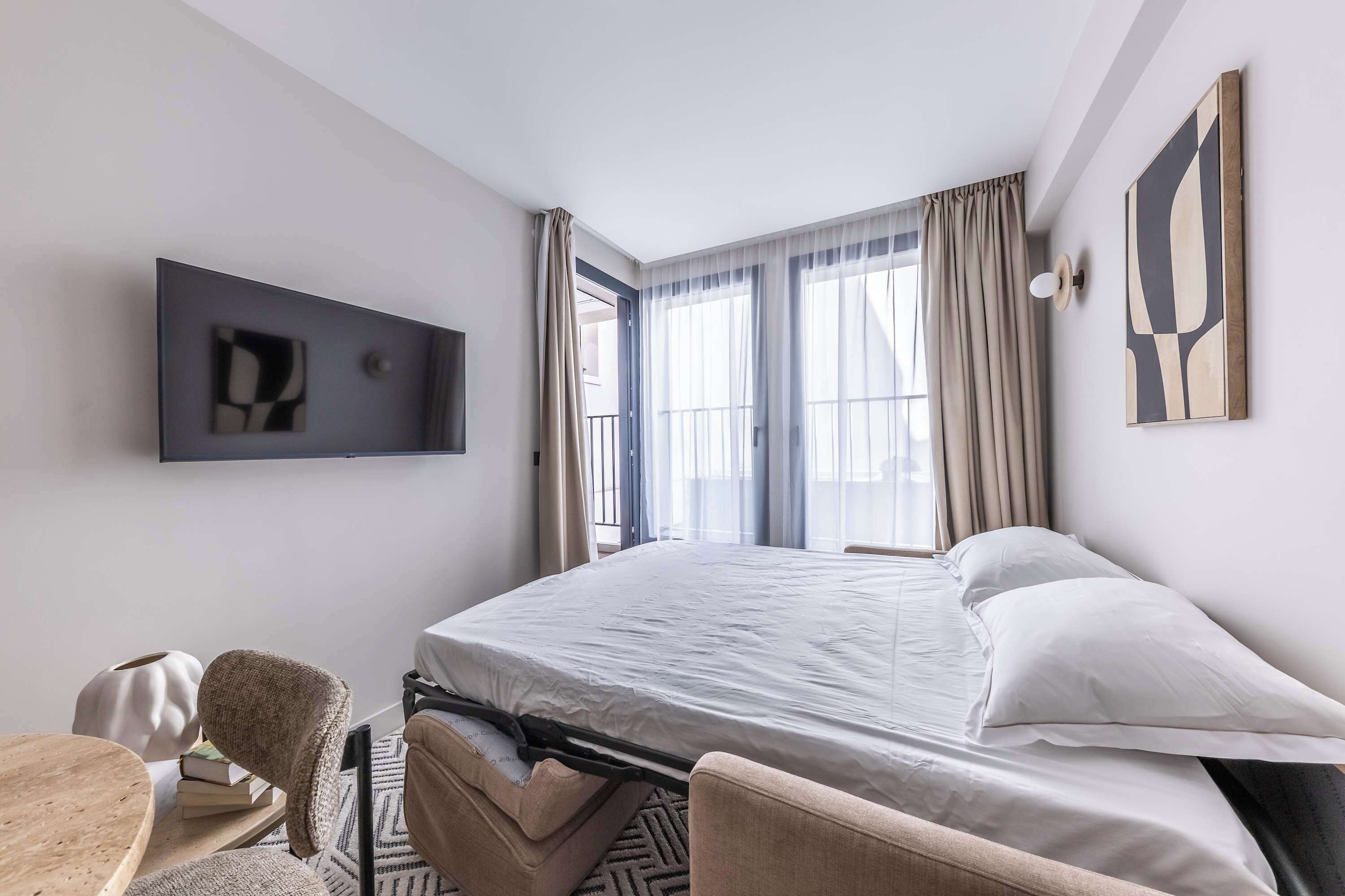 3 habitaciones, escritorio, tabla de planchar con plancha y wifi 