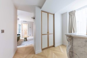 Interior - Opera -3 Bedroom / 2 living rooms connecting apt. (Paris)