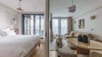 3 habitaciones, escritorio, tabla de planchar con plancha y wifi