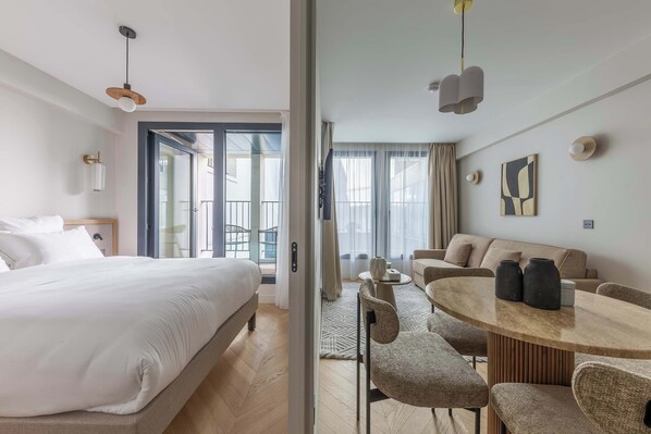 3 habitaciones, escritorio, tabla de planchar con plancha y wifi 
