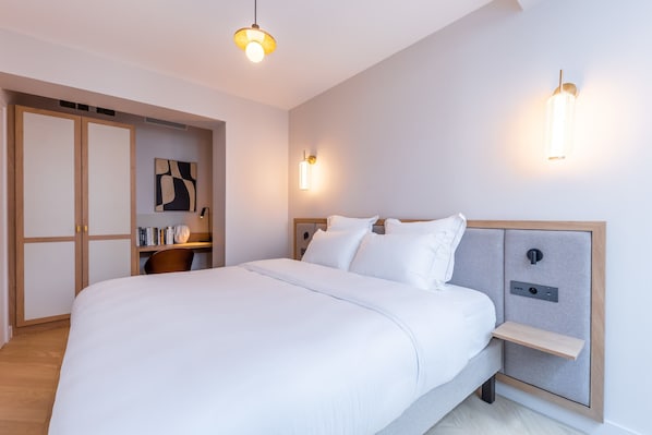1 bedroom, desk, iron/ironing board, WiFi