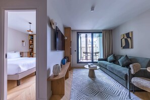1 slaapkamer, een bureau, een strijkplank/strijkijzer, wifi