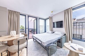 2 habitaciones, escritorio, tabla de planchar con plancha y wifi 