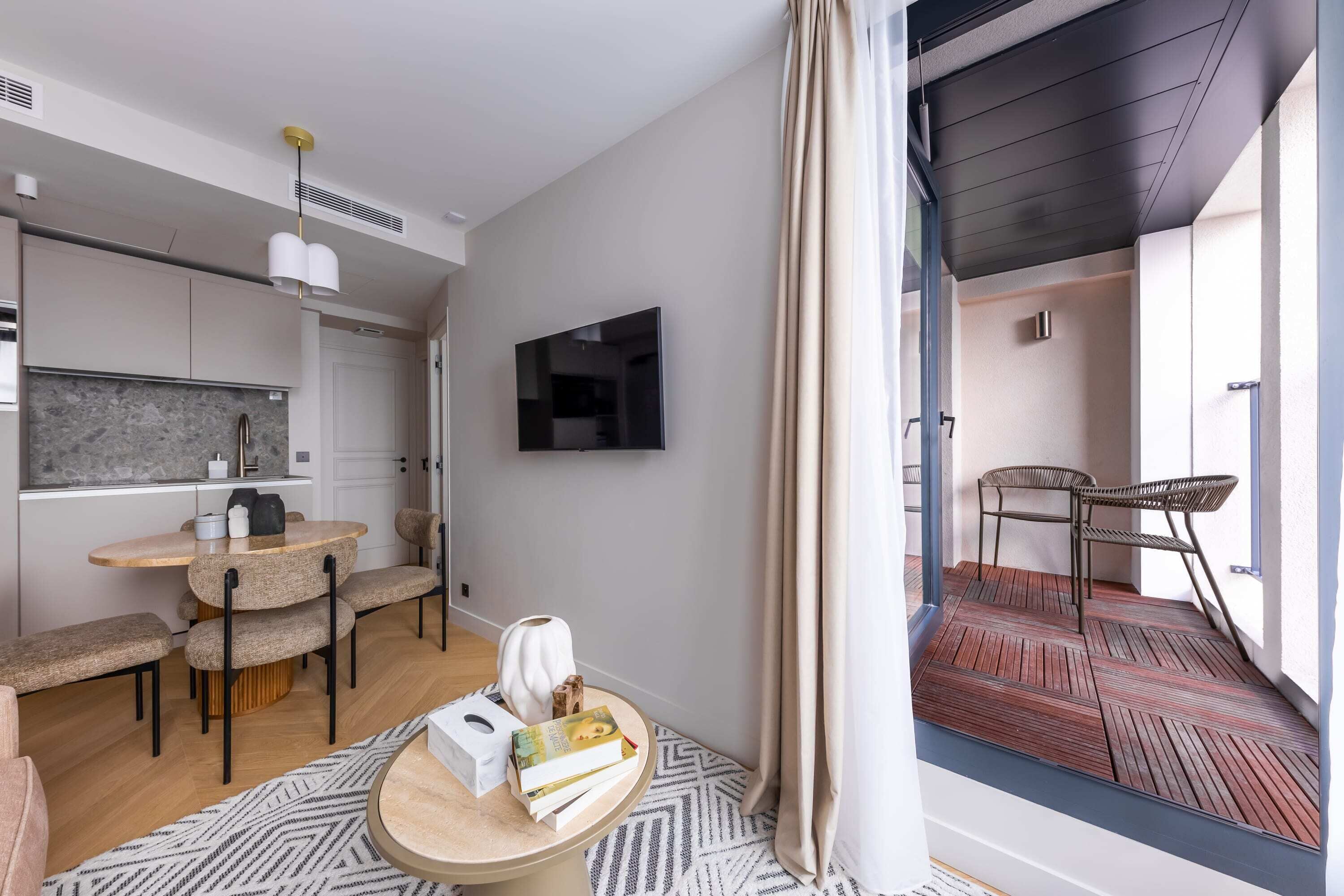 Televisión, libros, oficina, impresora