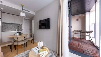 Televisión, libros, oficina, impresora