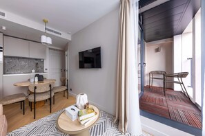 Televisión, libros, oficina, impresora