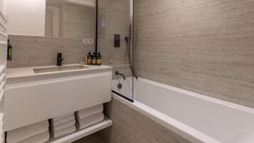 Ducha, secador de pelo, toallas