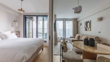 1 habitación, escritorio, tabla de planchar con plancha y wifi