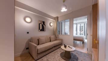 Televisión, libros, oficina