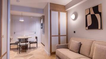 Televisión, libros, oficina