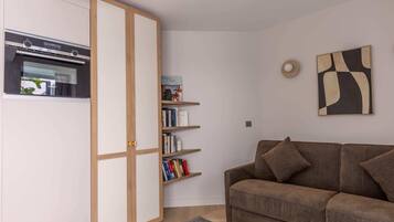 Televisión, libros, oficina, impresora