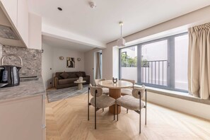 Interior - Opera - One Bedroom Balcony (Paris)