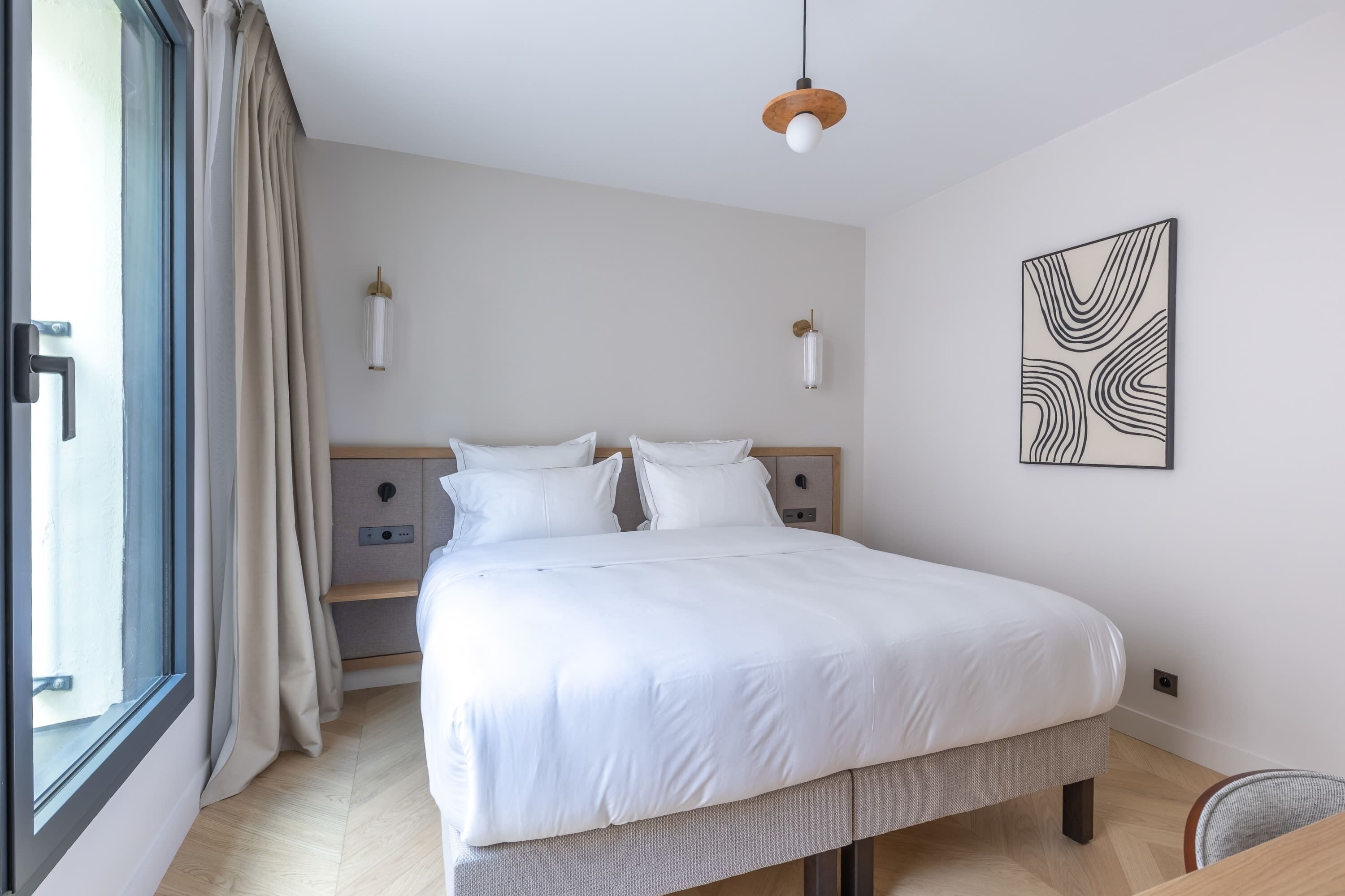 1 habitación, escritorio, tabla de planchar con plancha y wifi 