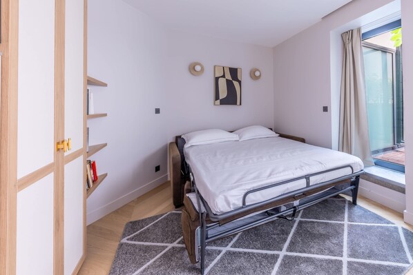 1 chambre, bureau, fer et planche à repasser, Wi-Fi