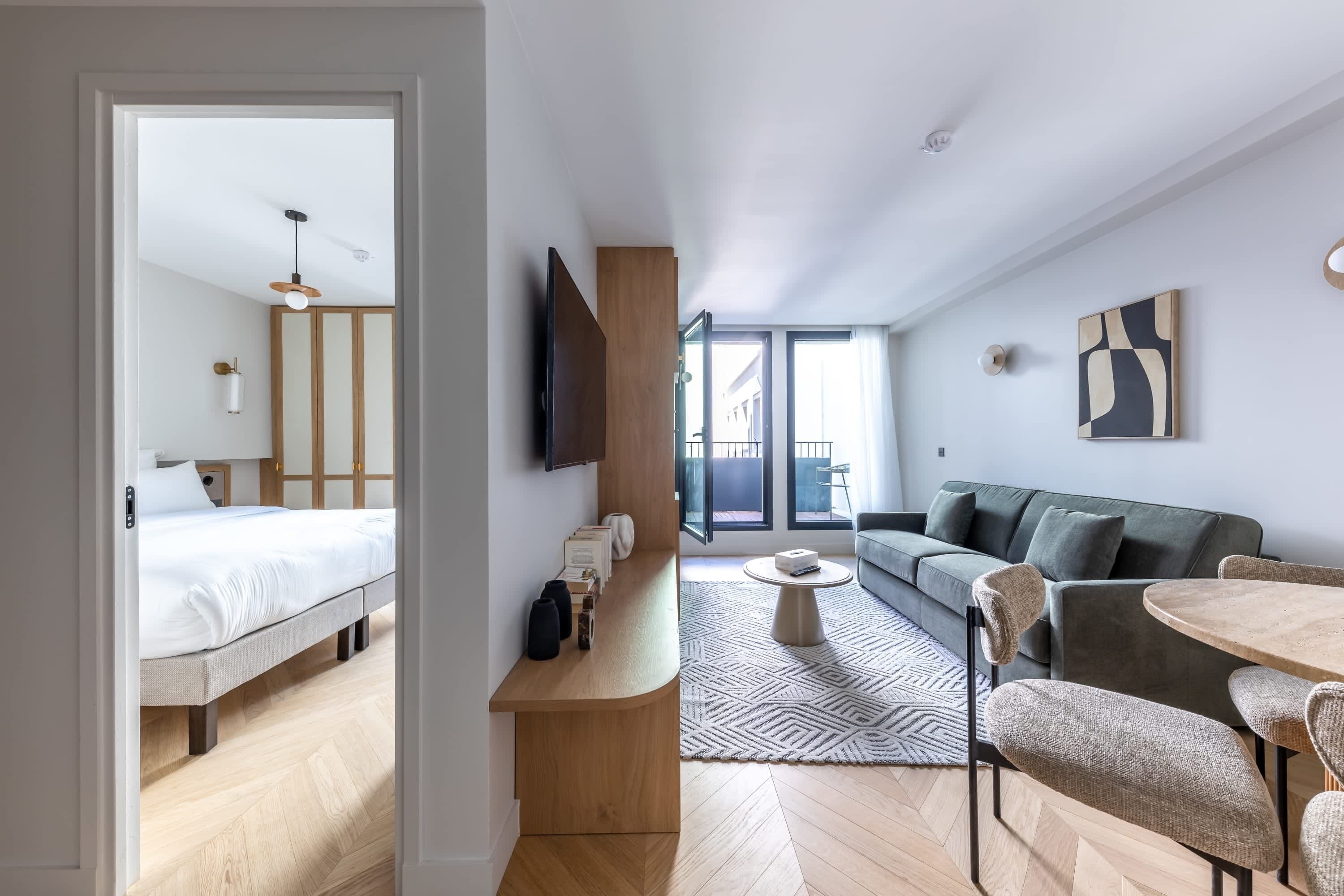 1 habitación, escritorio, tabla de planchar con plancha y wifi 