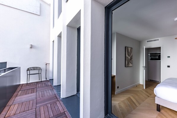 1 bedroom, desk, iron/ironing board, WiFi