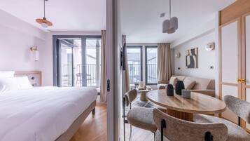 1 habitación, escritorio, tabla de planchar con plancha y wifi