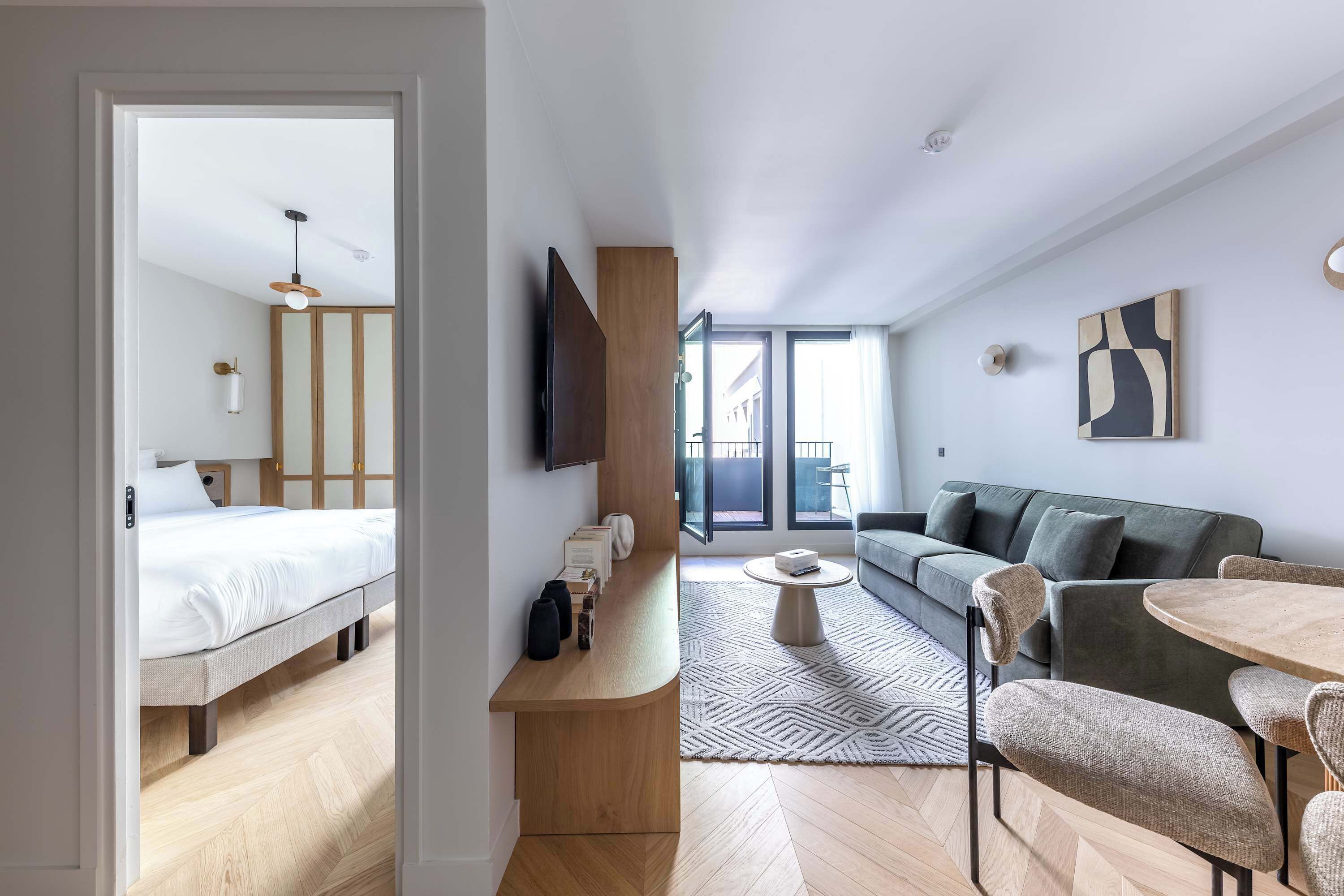 1 habitación, escritorio, tabla de planchar con plancha y wifi 