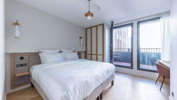 1 habitación, escritorio, tabla de planchar con plancha y wifi