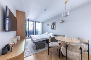 1 bedroom, desk, iron/ironing board, WiFi