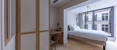 1 bedroom, desk, iron/ironing board, WiFi