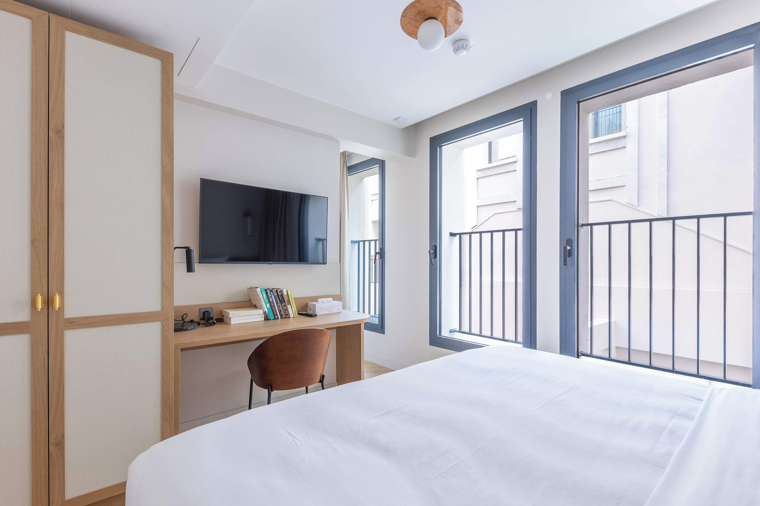 3 Schlafzimmer, Schreibtisch, Bügeleisen/Bügelbrett, WLAN