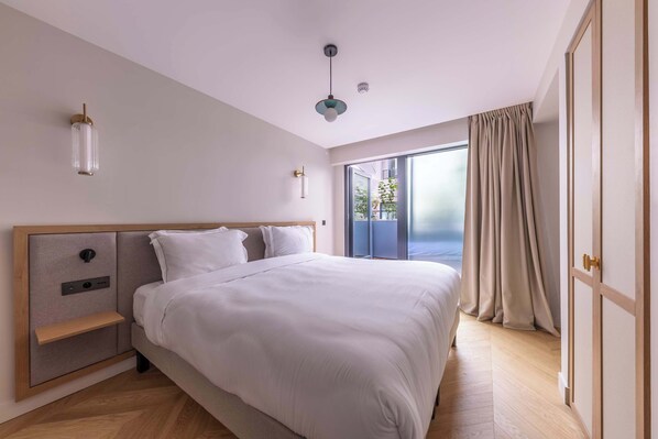 3 habitaciones, escritorio, tabla de planchar con plancha y wifi 