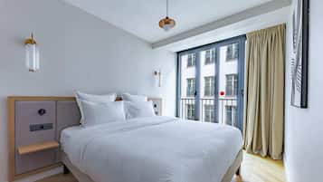 1 habitación, escritorio, tabla de planchar con plancha y wifi