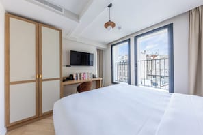1 bedroom, desk, iron/ironing board, WiFi