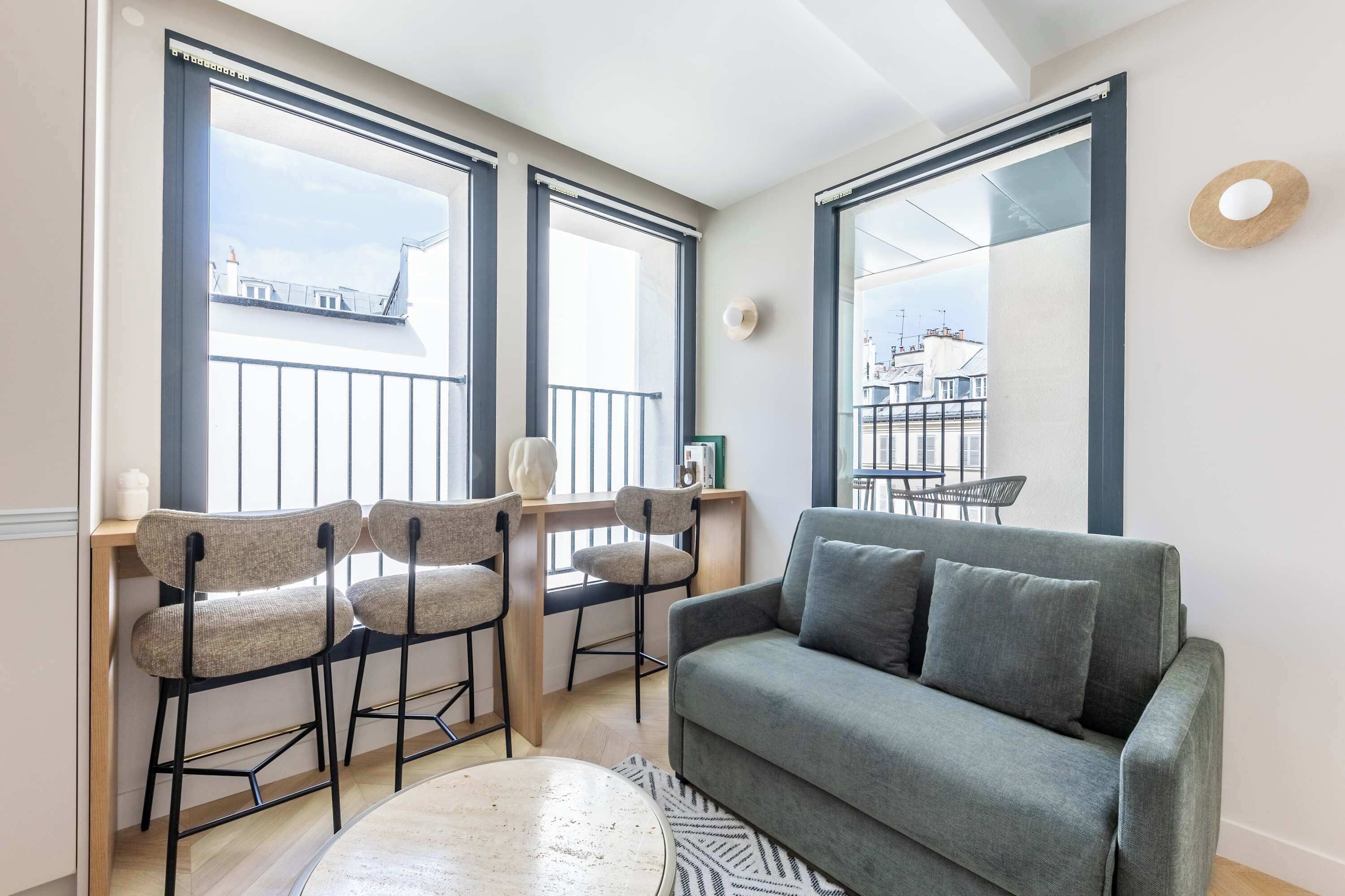 Televisión, libros, oficina