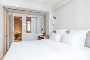 1 habitación, escritorio, tabla de planchar con plancha y wifi